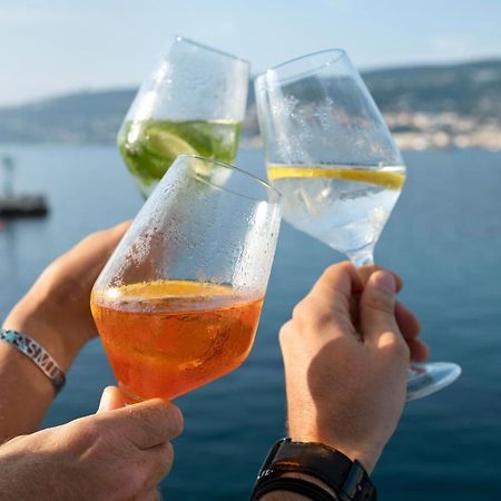Bea Boat Charter Hotell Menton Eksteriør bilde
