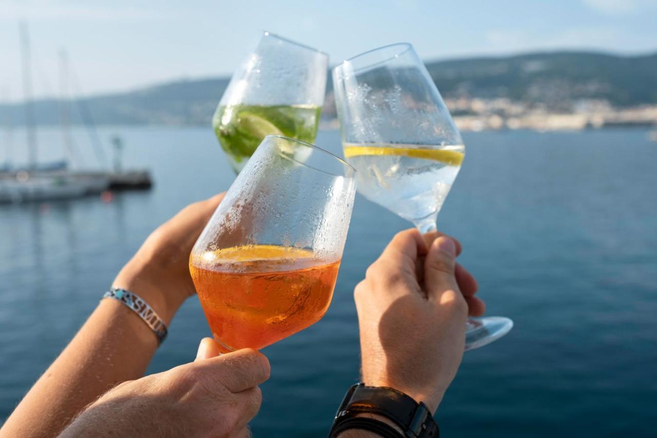 Bea Boat Charter Hotell Menton Eksteriør bilde